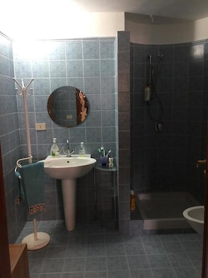 Hair dryer, towels