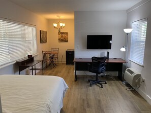 1 bedroom, desk, free WiFi