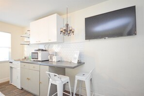 House | Private kitchen | Fridge, microwave, toaster, cookware/dishes/utensils - Miami Guest Cottage w/ Private Pool + Porch (Miami)