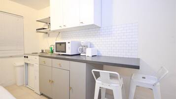 House | Private kitchen | Fridge, microwave, toaster, cookware/dishes/utensils