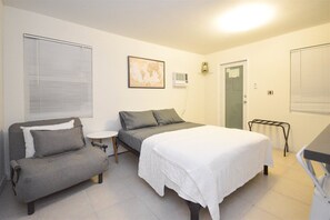 House | 1 bedroom, free WiFi - Miami Guest Cottage w/ Private Pool + Porch (Miami)