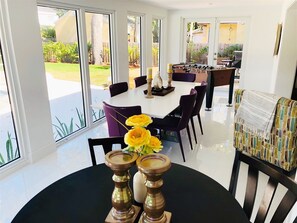 Herdplatte, Geschirrspüler, Kochgeschirr/Geschirr/Besteck