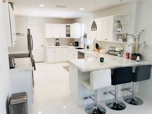 Luxe Miami Shores Home With Pool & BBQ