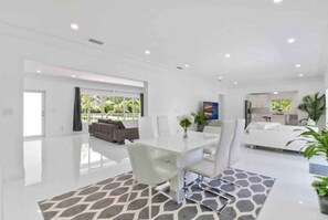 TV - Sleek Miami Shores Residence With Hot Tub (Miami Shores)