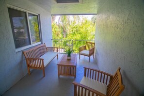 บ้านพัก | ห้องนั่งเล่น | ทีวี