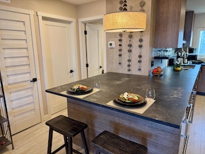 Dining - TWO SHELL COVE - BEACHFRONT -Amazing Remodel right on the beach - I (Bradenton Beach)