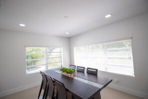 Lave-vaisselle, vaisselle et ustensiles