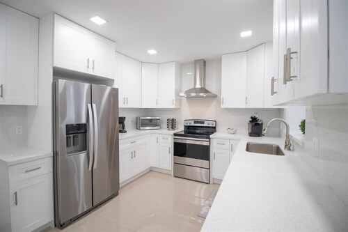 Like New Miami Springs Family Home