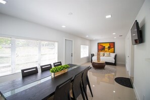 Repas dans la chambre