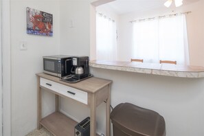 Cookware/dishes/utensils