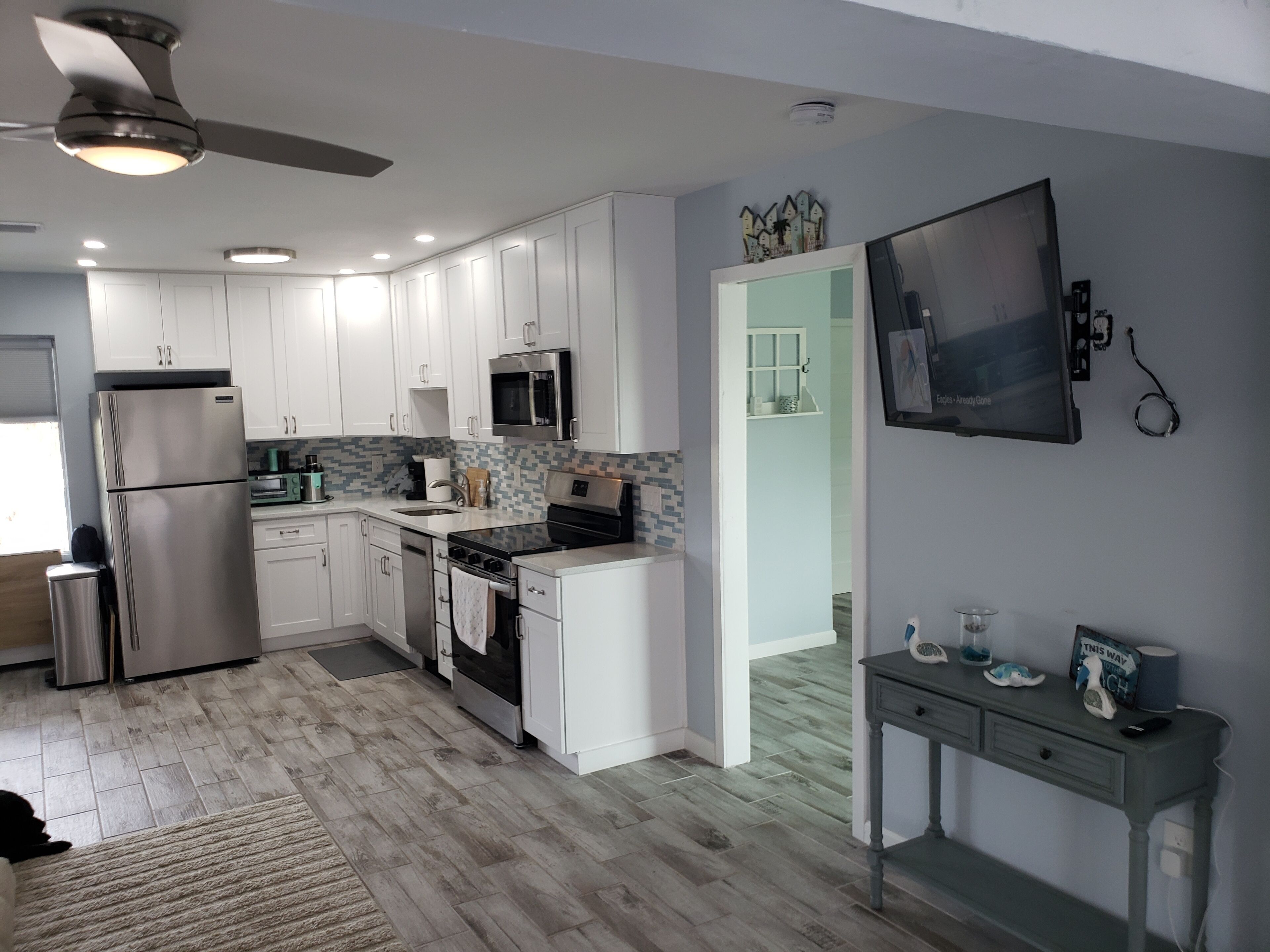 Refrigerador, microondas, parrilla de estufa y lavavajillas 