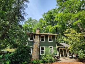 Exterior - Classic Lakehouse on a Lovely Mountain stream with Lake Rabun access & 4 Bedroom (Lakemont)
