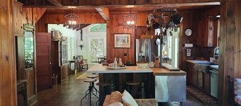 Classic Lakehouse on a Lovely Mountain stream with Lake Rabun access & 4 Bedroom