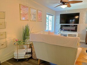 Smart TV, fireplace