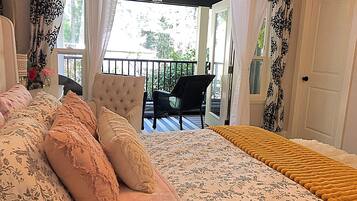 1 bedroom, desk, iron/ironing board, WiFi