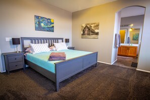 3 bedrooms, desk, iron/ironing board, free WiFi