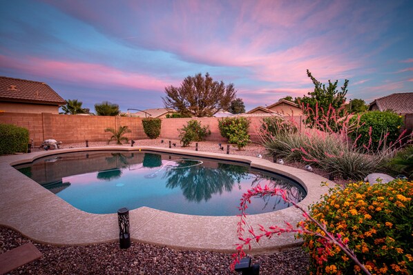 حمّام سباحة مُدفَّأ