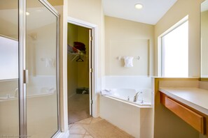 Badewanne und Dusche (separat), Handtücher