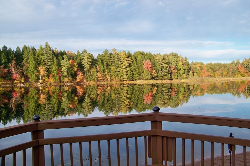 Secluded Lake House, Serenity Included