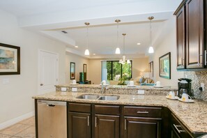 Villa - 3 sovrum - tillgång till pool | Eget kök | Stort kylskåp, mikrovågsugn, ugn och spishäll