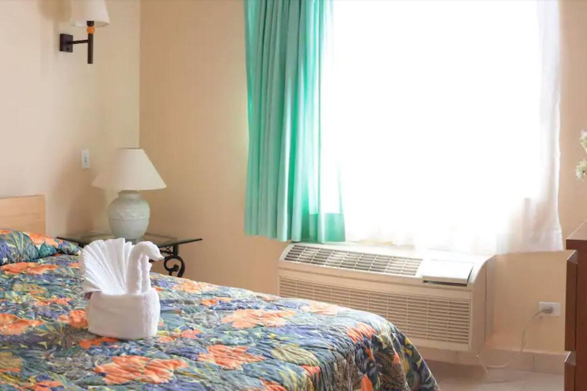Deal of the Day | In-room safe, iron/ironing board, WiFi (free), bed sheets