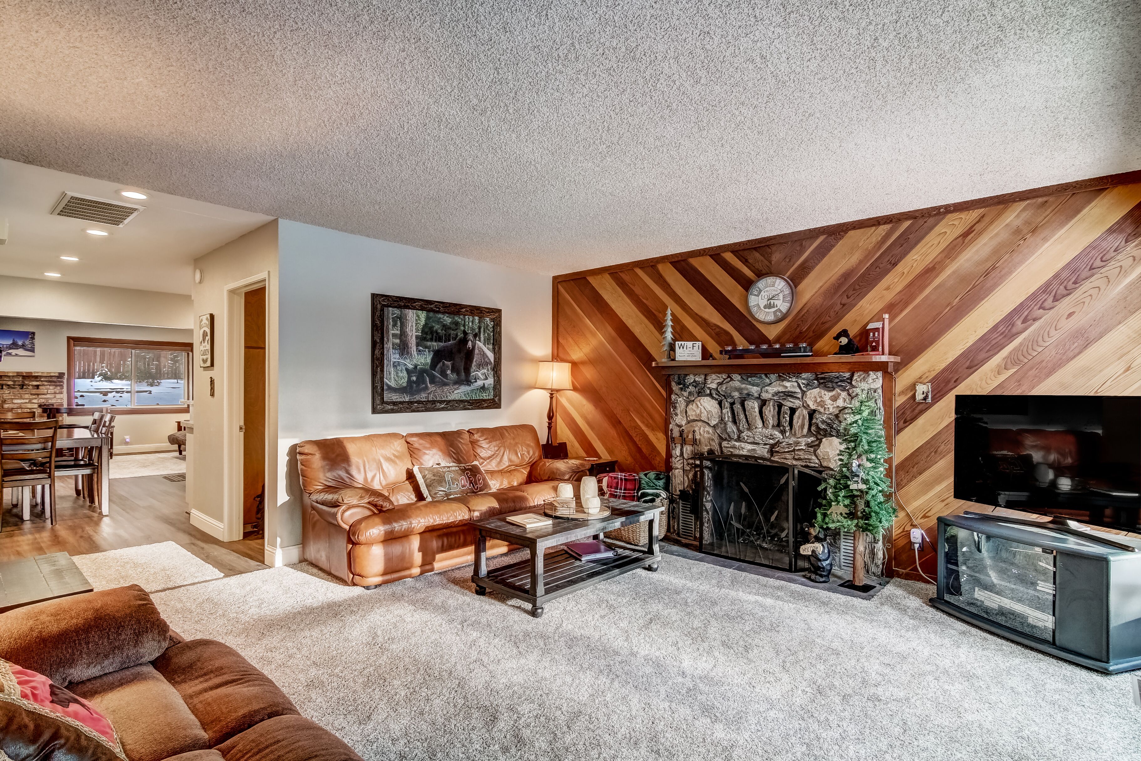 The Bear Creek Cabin is an immaculate 2 bedroom Tahoe retreat.