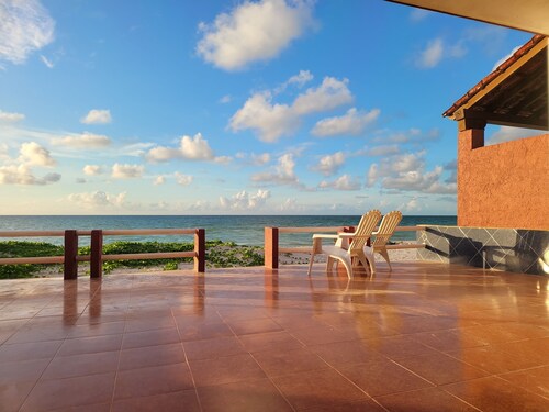A Wave From It All - Chuburna Beach Front, Spacious Family or Romantic Villa
