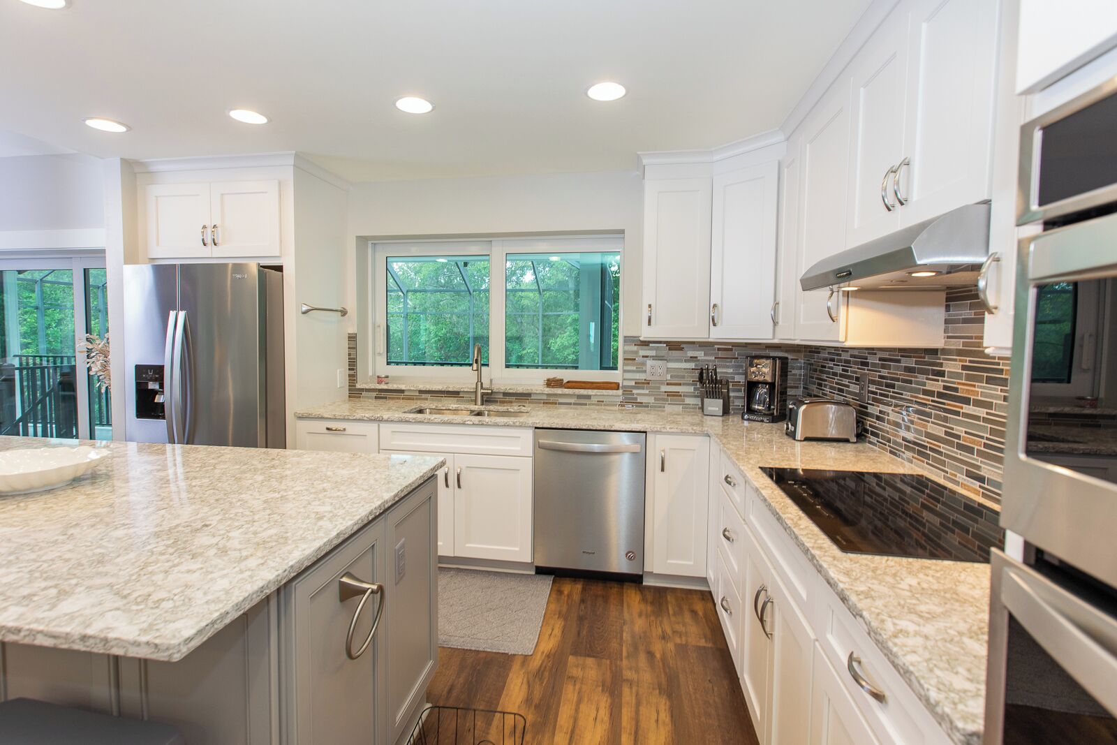 ثلاجة، فرن، موقد طهي مسطح، غسالة أطباق