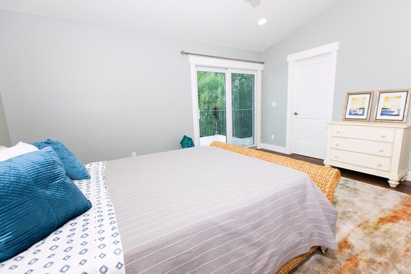 3 habitaciones, tabla de planchar con plancha, wifi y ropa de cama 