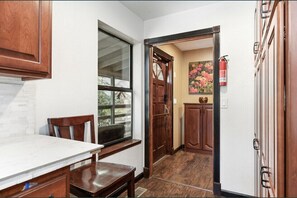 Luokittelematon kuva, 2 kautta 47, painike