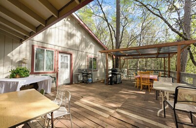 Forest Cottage Large Group Retreat 27 beds Sleeps 45