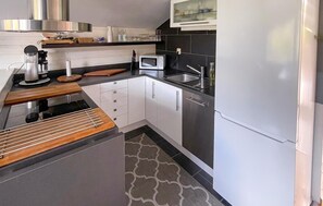 KylskÄp, mikrovÄgsugn, spishÀll och diskmaskin