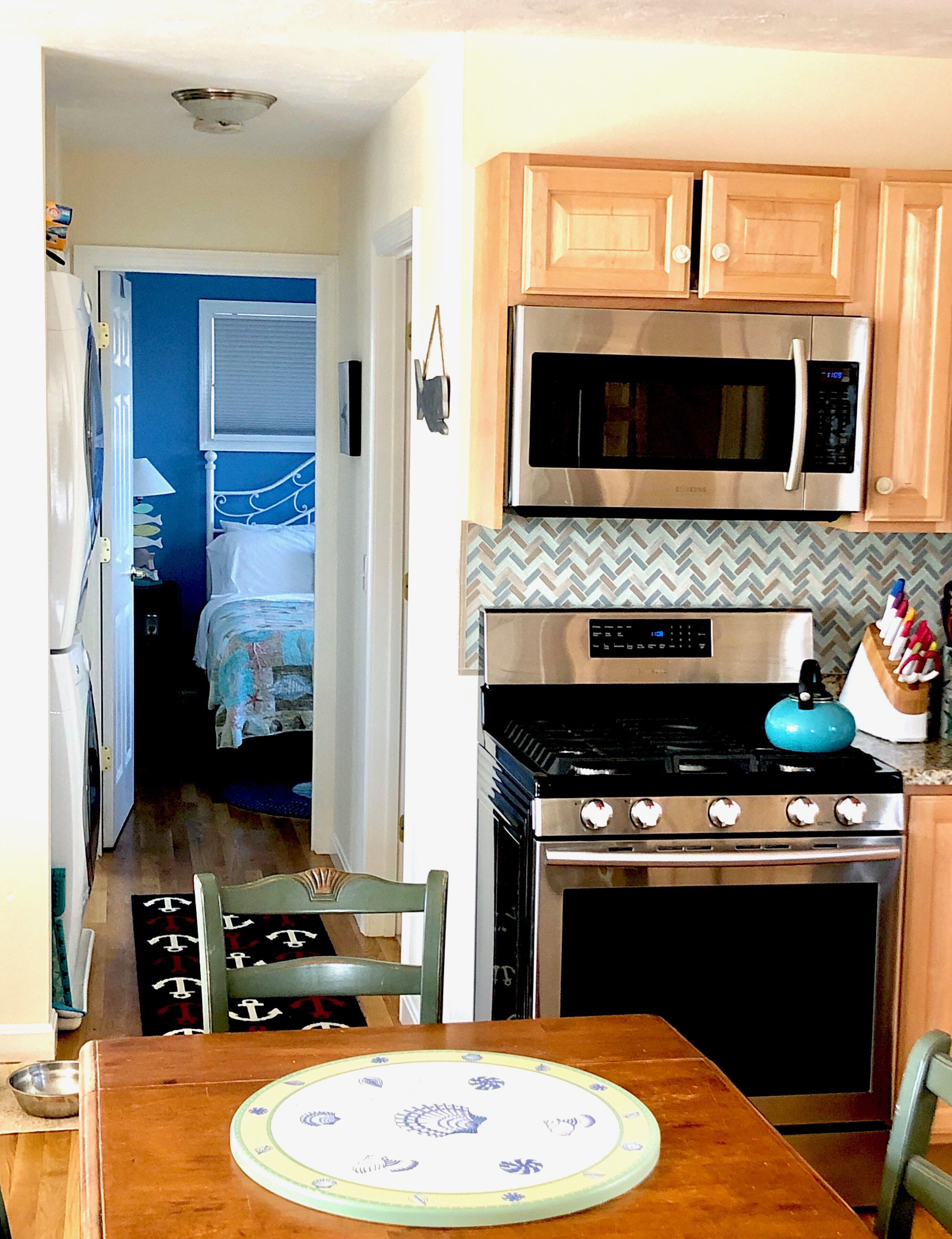 Lovely Oceanview 2 Bed 2 Bath with sleeper sofa, outdoor shower & rooftop deck!