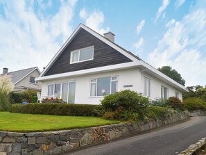 Exterior - 3 bedroom accommodation in Criccieth, near Porthmadog (Criccieth, near Porthmadog)
