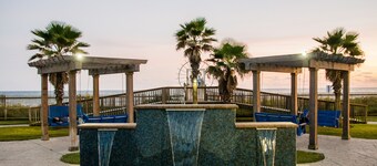 NEW UPDATES! Top Flr Sunrise-Ocean View, Prvt Beach Access, Pool, W&D, Parking