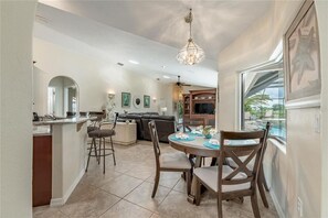 House, 5 Bedrooms | Dining