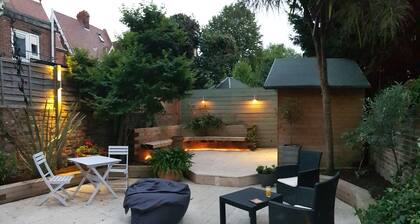 Light, airy & spacious room. Centrally located