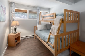 2 bedrooms, Internet, bed sheets - Panorama Horsethief Lodge 2 bedroom condo, Sleeps 6: Unit 516 (Panorama)