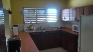 冰箱、微波炉、烤箱、炉灶