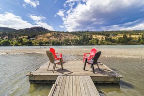 On the beach, beach towels - Rayleigh Riverfront Retreat - Wedding Ceremonies Welcome. (Kamloops)