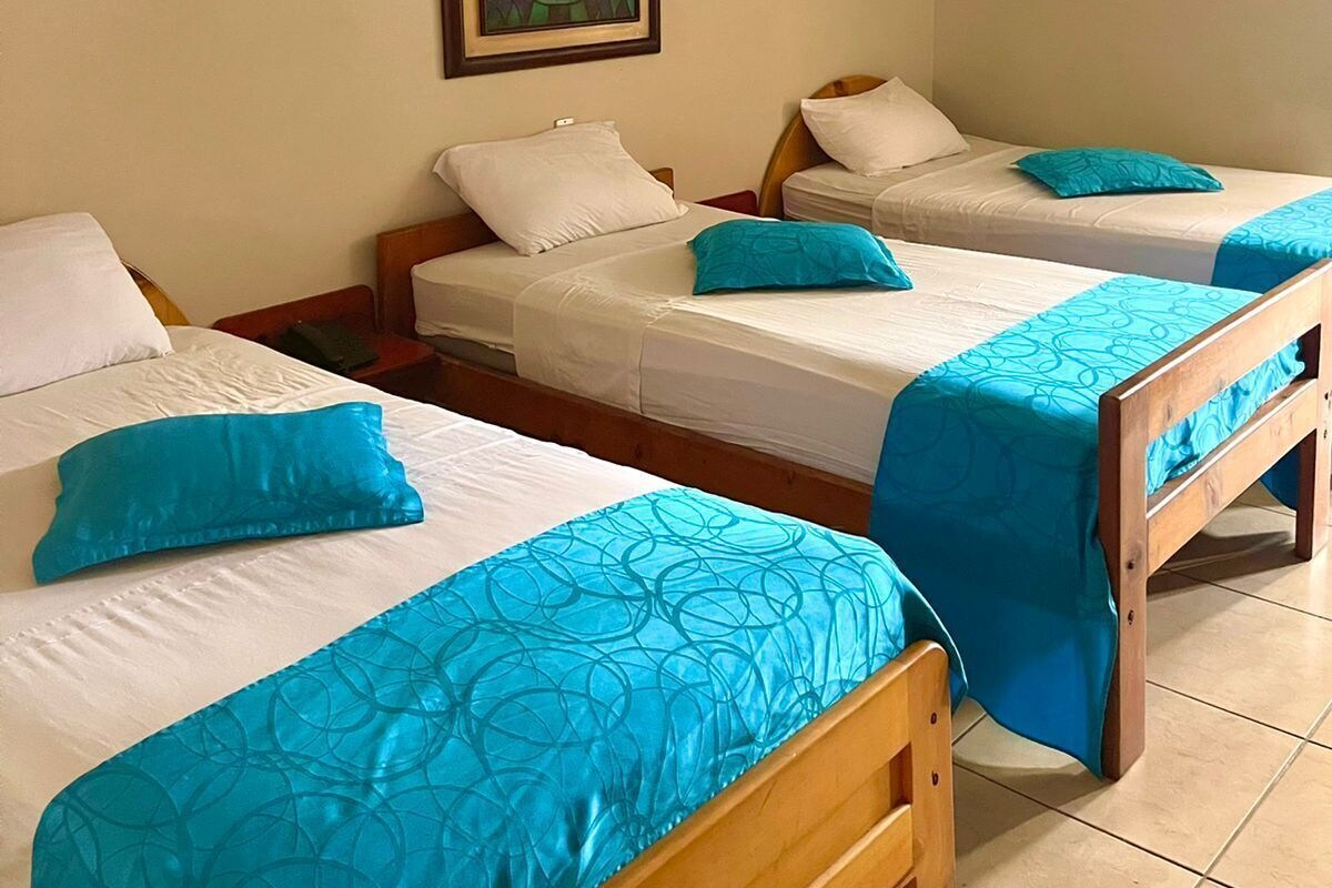 1 غرفة نوم ومساحة عمل للكمبيوتر المحمول وواي فاي مجانًا وملاءات أسرّة