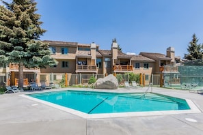 Outdoor pool, a heated pool - Spacious 2 king bdrm + Sleeping Loft + Game Room (Mammoth Lakes)