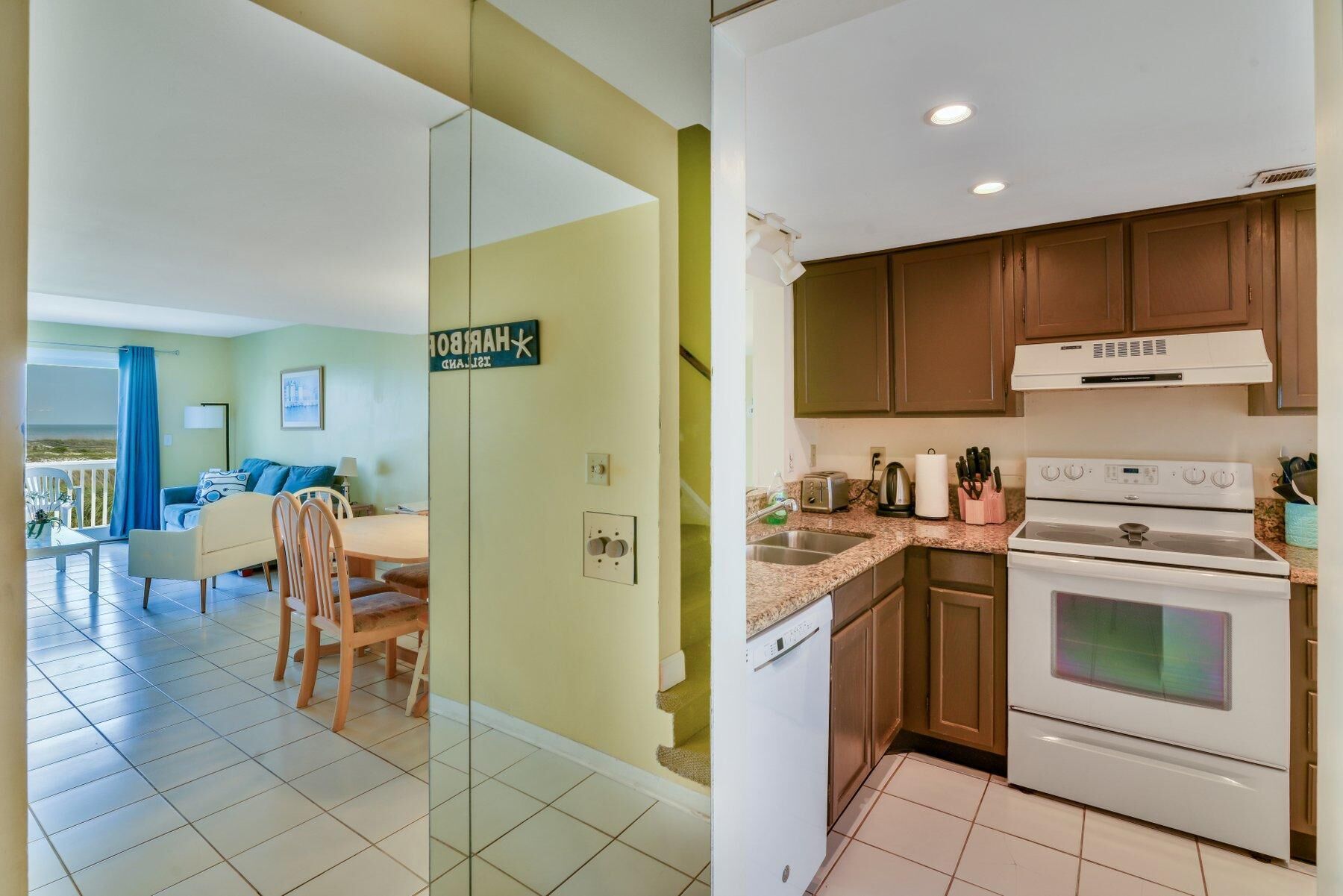 Ocean Front 2 Bedroom Condo, Gorgeous View!