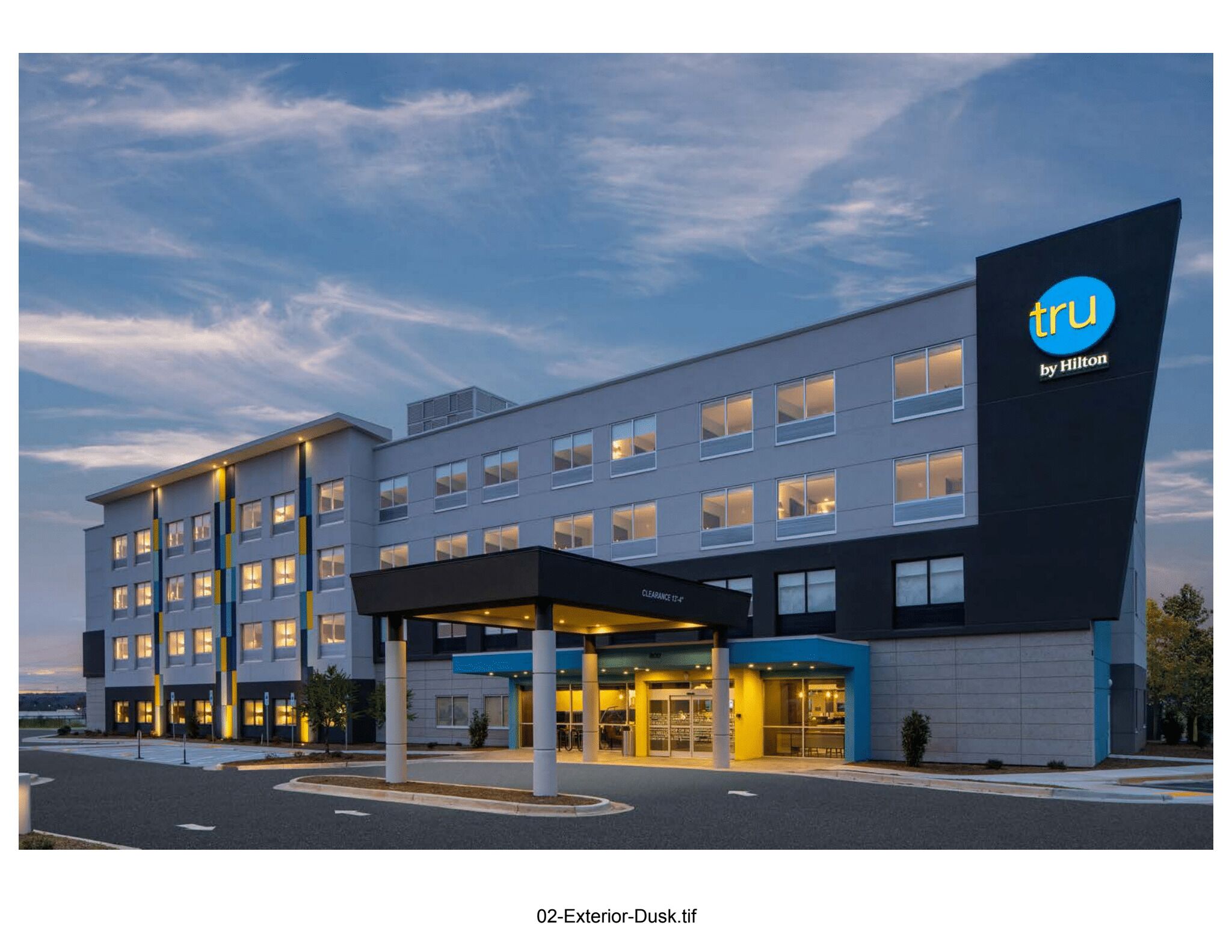 住宿正面 (夜晚)