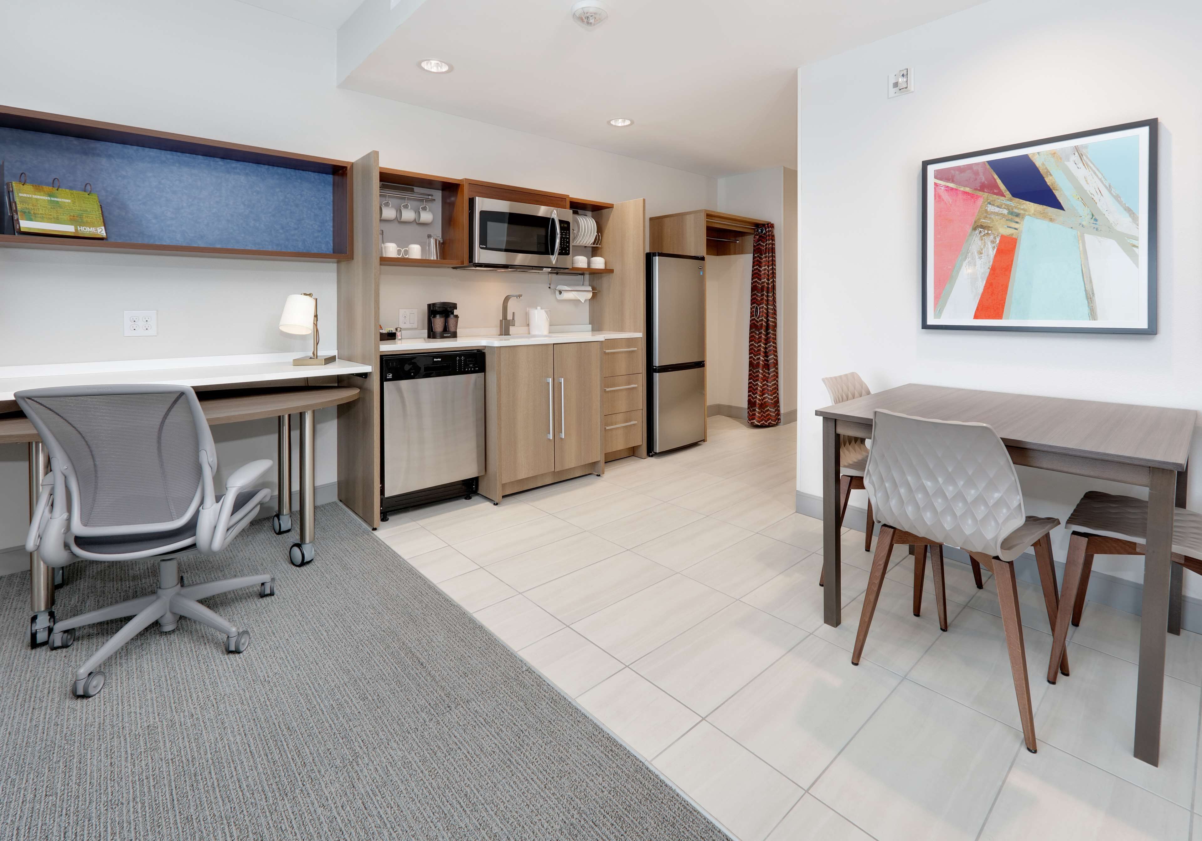 Ropa de cama hipoalergénica y escritorio 