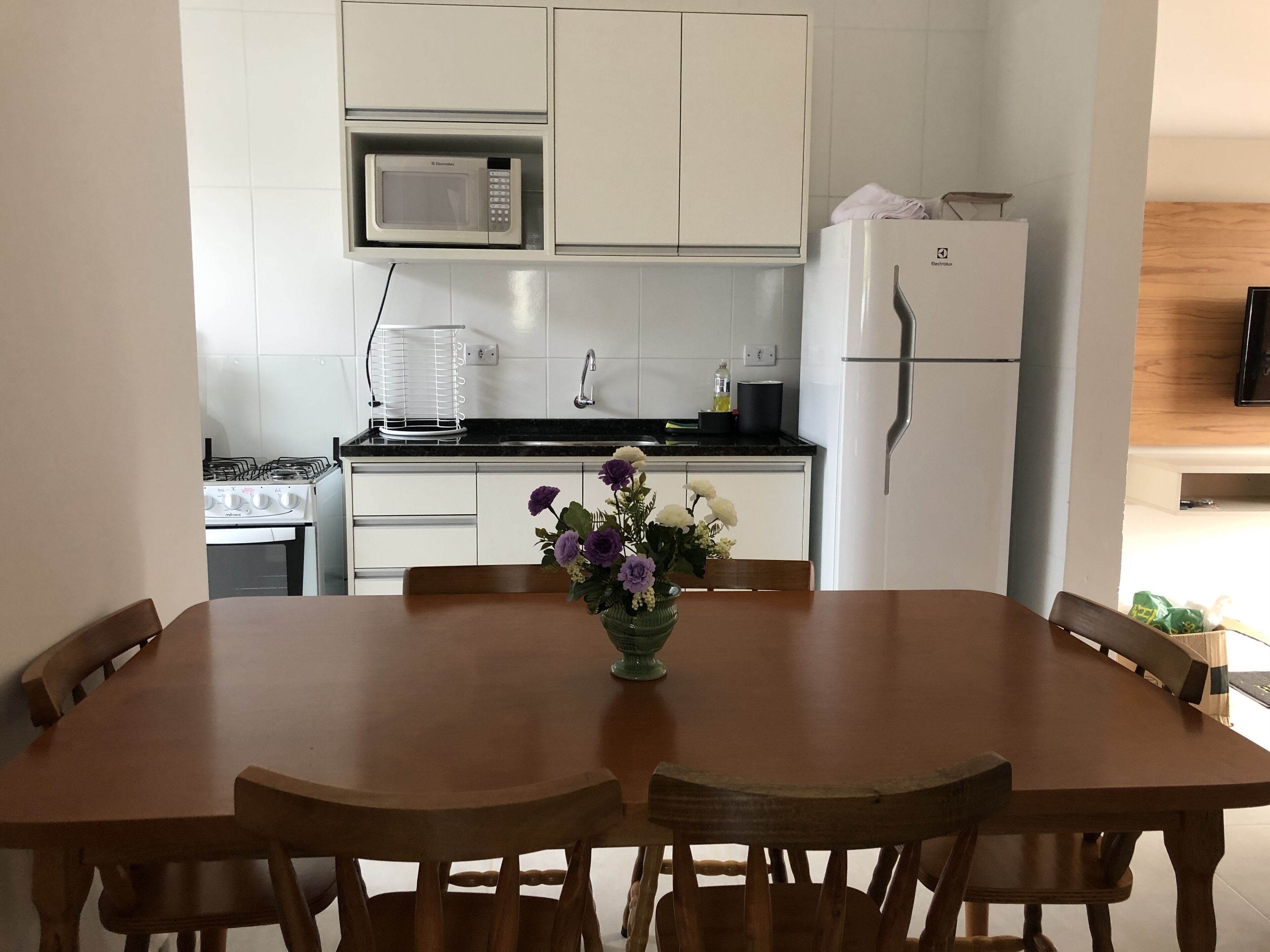 Ap 101 Excellent, New, Walking access to Maranduba Beach. Apart 105