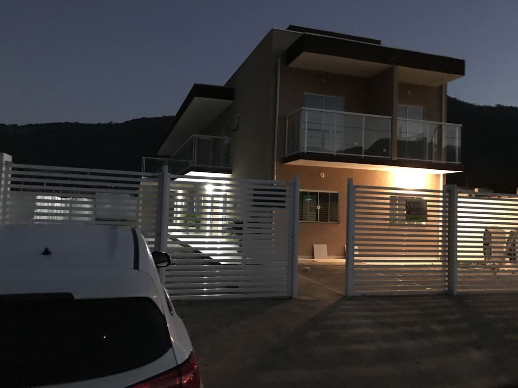 Ap 101 Excellent, New, Walking access to Maranduba Beach. Apart 105