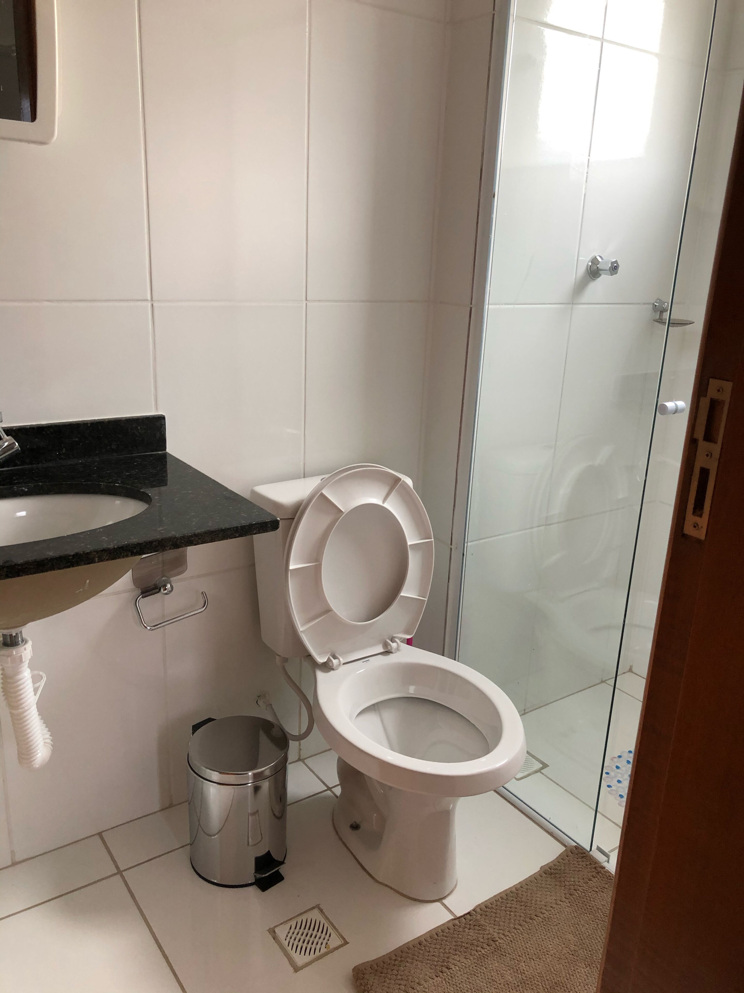 Ap 101 Excellent, New, Walking access to Maranduba Beach. Apart 105