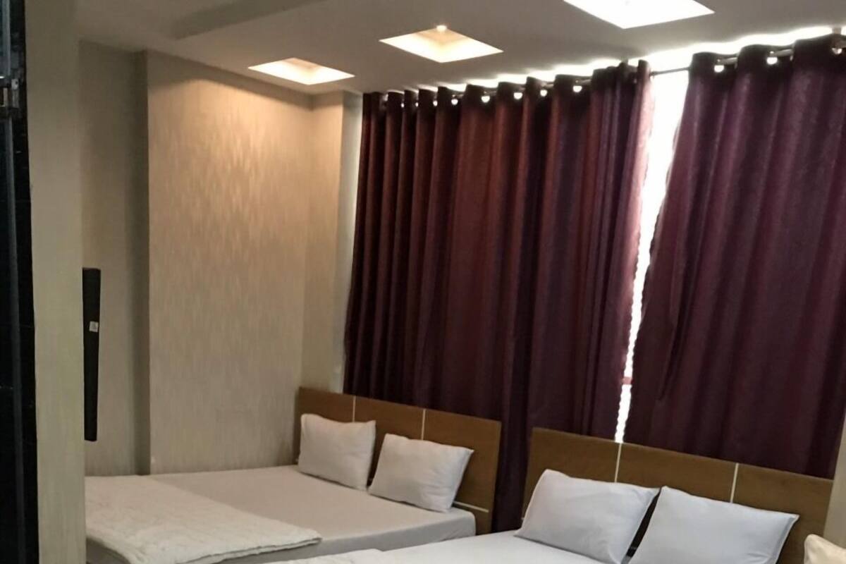 Dormitorio compartido económico | Decoración personalizada, muebles diferentes y escritorio