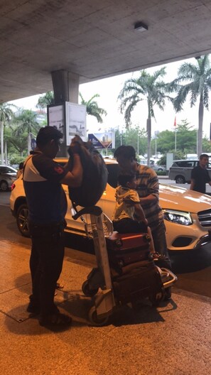 Airport shuttle - datphongsanbay.com (Ho Chi Minh City)